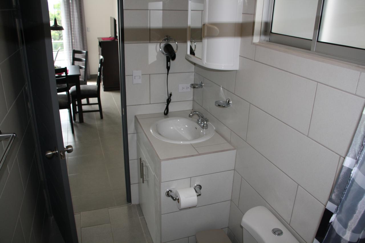 Apartamentos La Alborada Airport Sjo Алахуела Екстер'єр фото